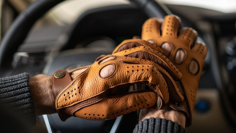 Mens Cognac Brown Two Tone Driving Gloves in Sheep Leather
