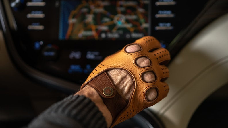 Mens Cognac Brown Two Tone Driving Gloves in Sheep Leather