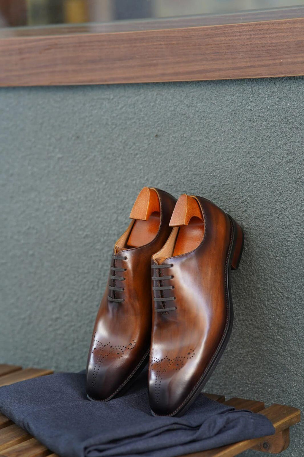 Brown Patina Finish Wingtip Whole-cut Oxfords | Hides&Cult