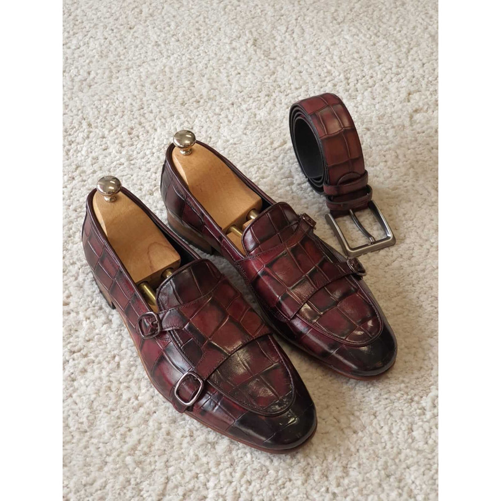 Elegant burgundy double monk shoes for men in croc-embossed leather – perfect for weddings, business events, or standout formal looks.